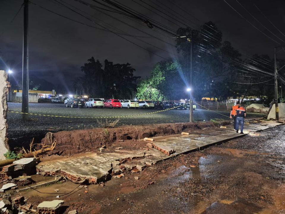 Foto 14 de 27 — Temporal volta a atingir Araraquara e provoca estragos em vários bairros; veja as fotos